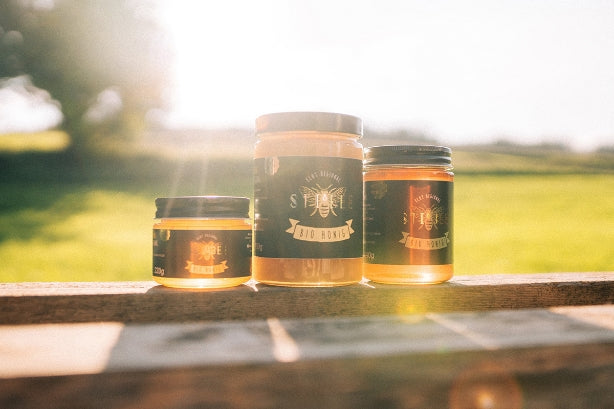 Honiggläser in der Natur